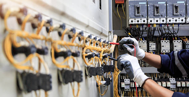 Professional Electrician technician working in Bourbon, MO